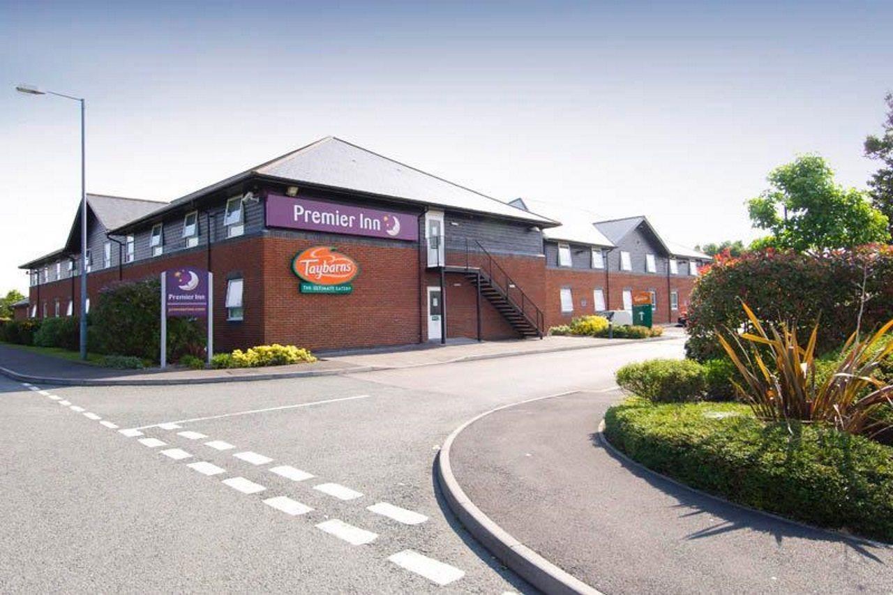 Premier Inn Swansea North Morriston Exterior foto